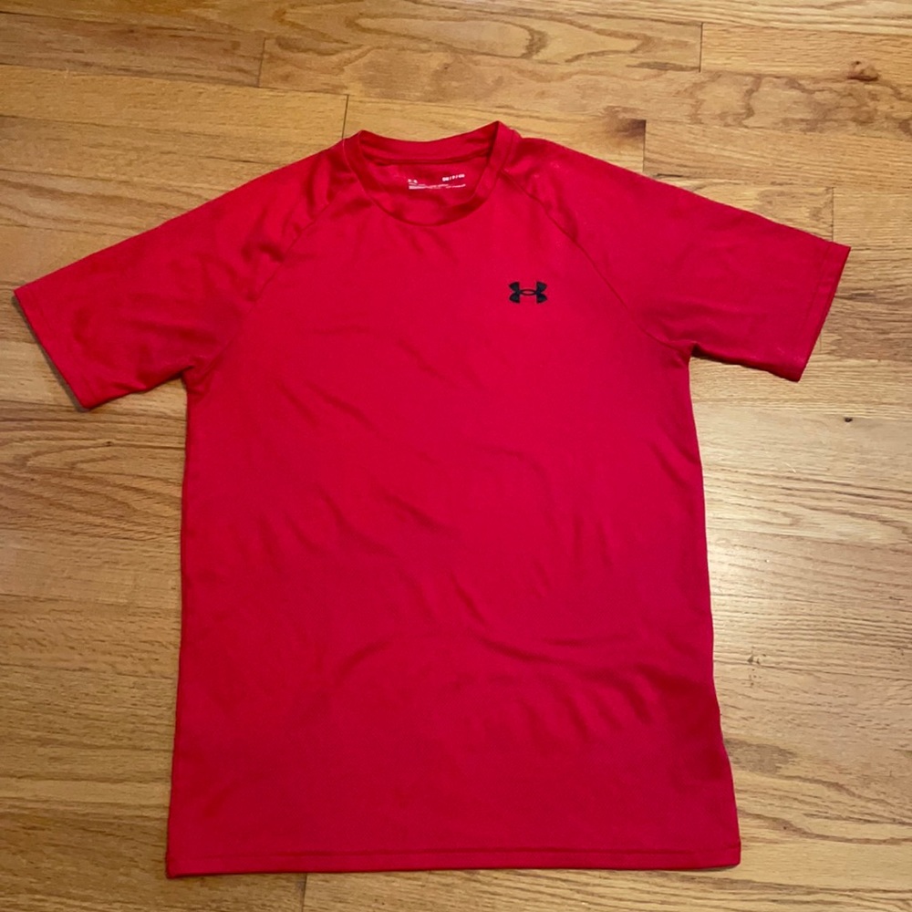 Men’s small red Under Armour tshirt
